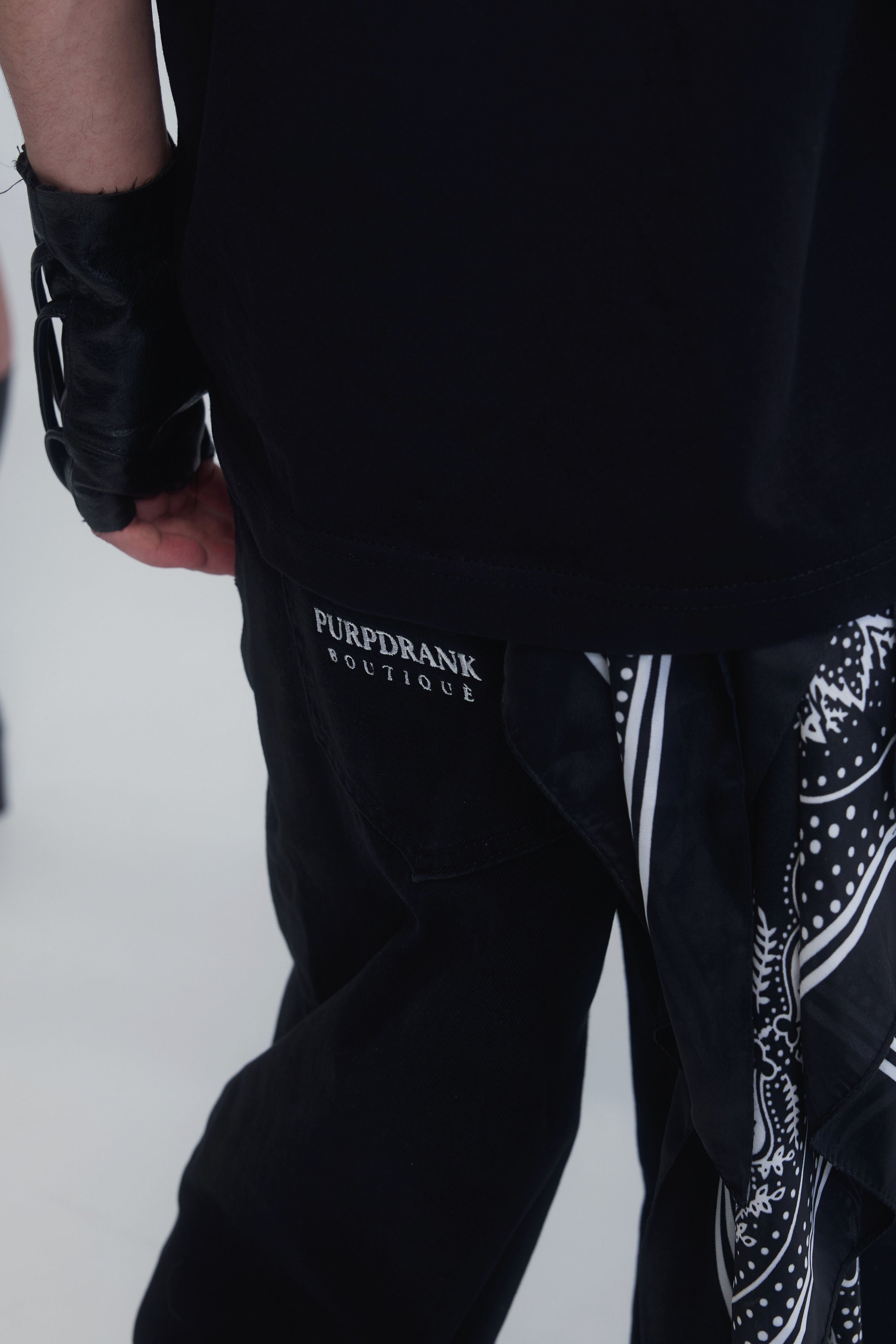 BLACKOUT JEANS